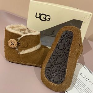 Baby Ugg size 2/3